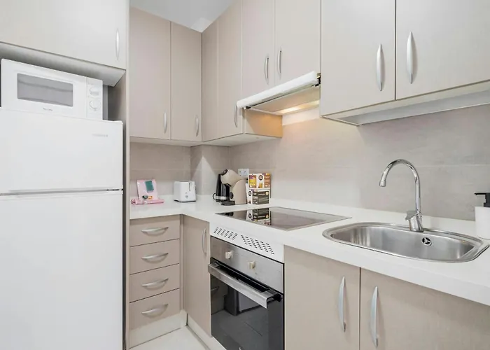 Piscina Y Vistas Espectaculares En *