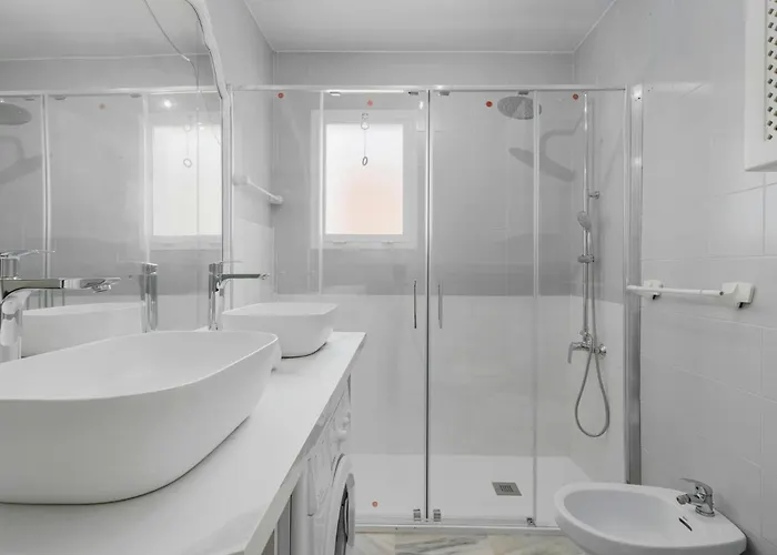 Piscina Y Vistas Espectaculares En Торремолинос