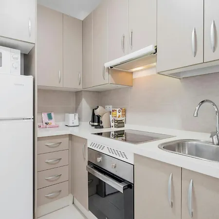 Piscina Y Vistas Espectaculares En *